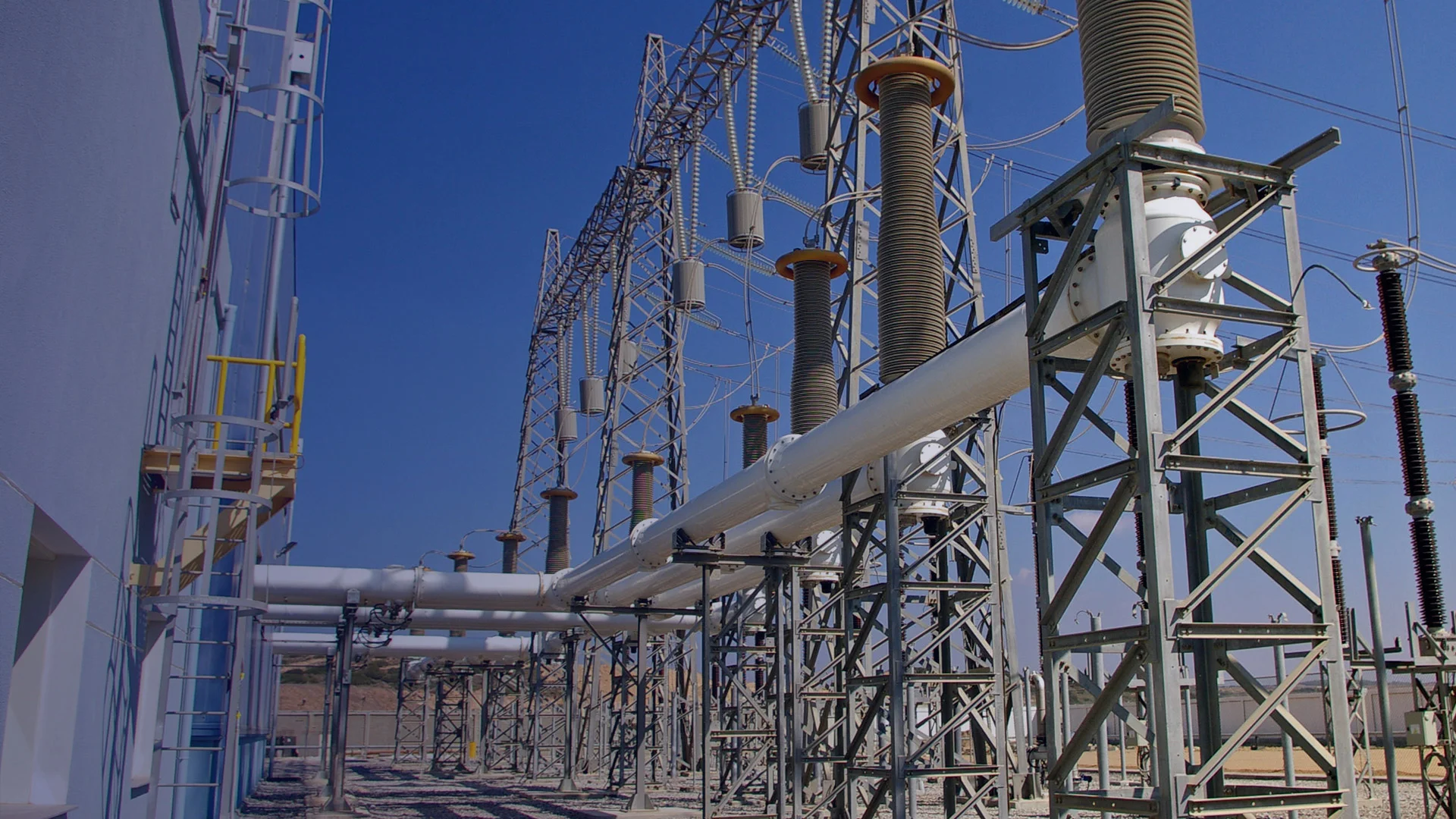 hero-equipment-switchgear-arrester.jpg