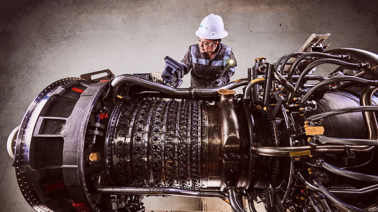 hero-gas-turbine-services-engineer.jpg
