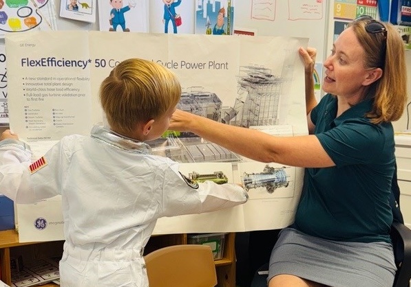 Lisa Berry with kindergarten class