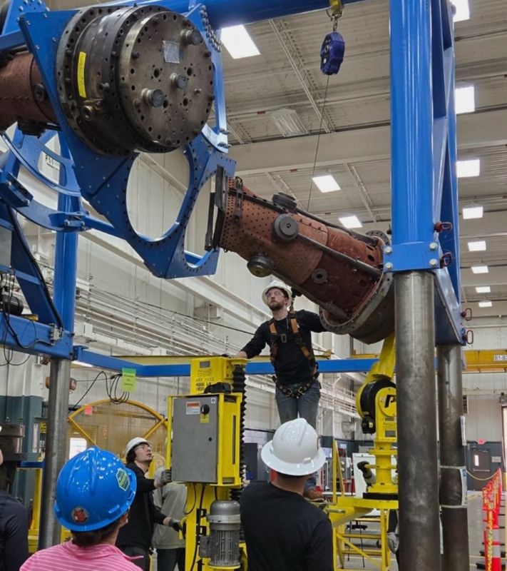 Cole Phillips, a member of GE Vernovaâs Field Engineering Program, gets hands on experience with parts from an HA gas turbine.