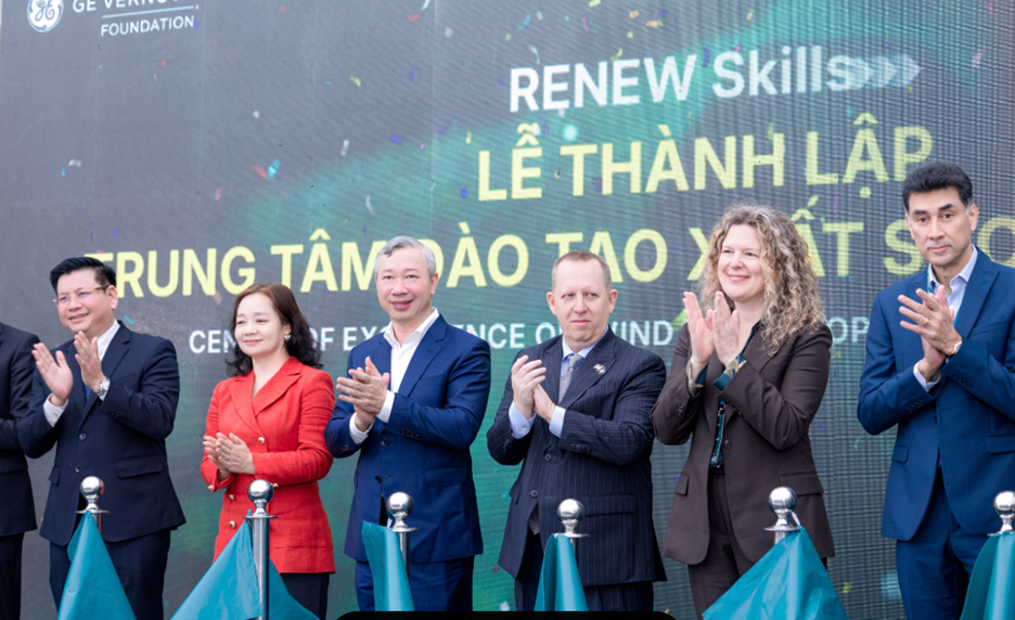 Group of people clapping