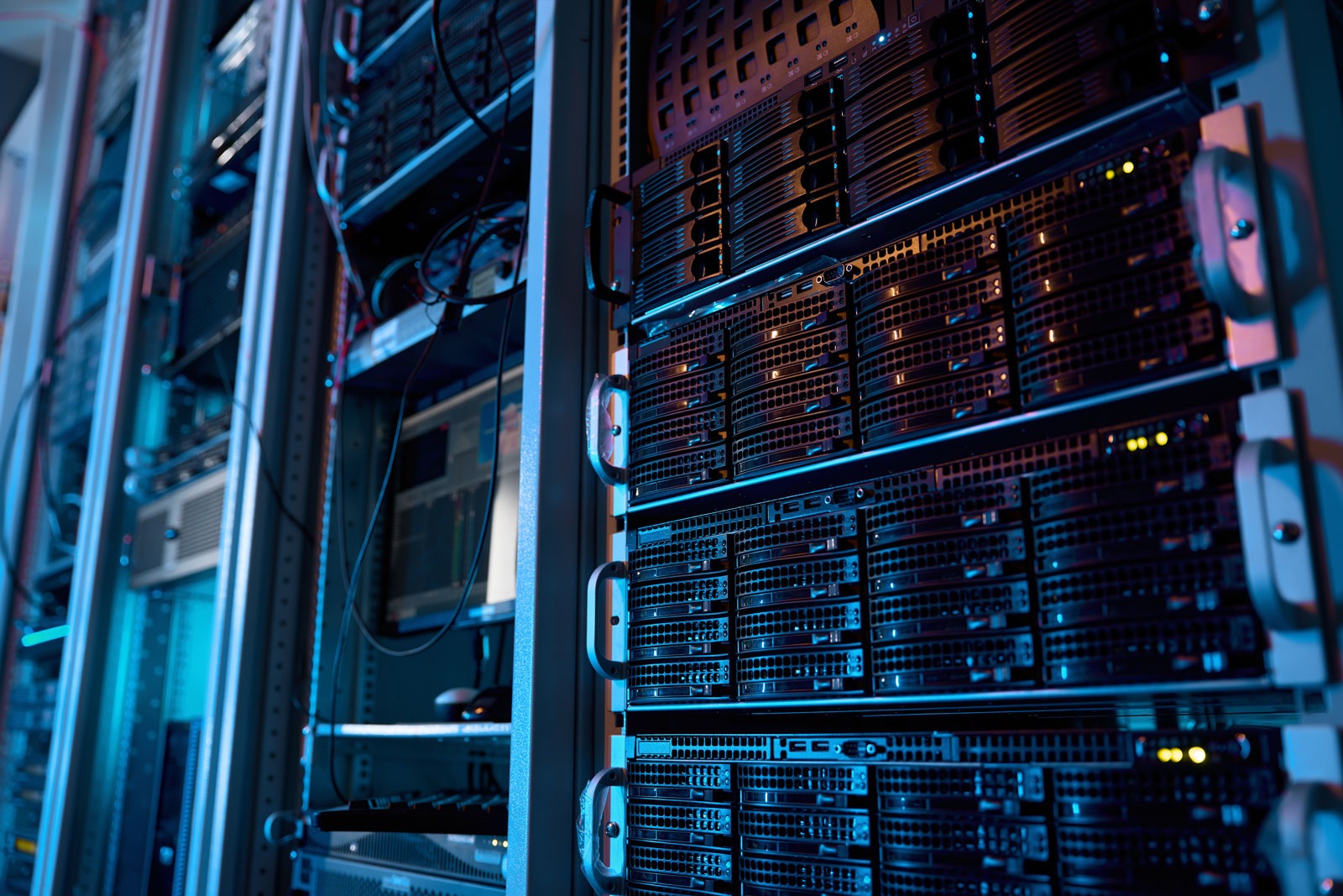 High-efficiency data center with cooling units and backup power, built for AI energy demands