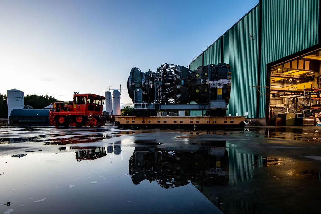 A 7HA.03 gas turbine leaving Greenville, South Carolina.