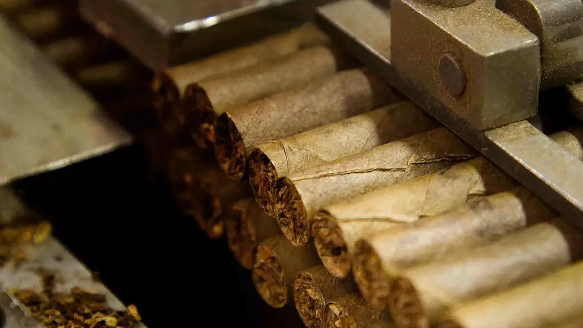 2024-MFG-royal-agio-cigars-connects-background image 1200x675